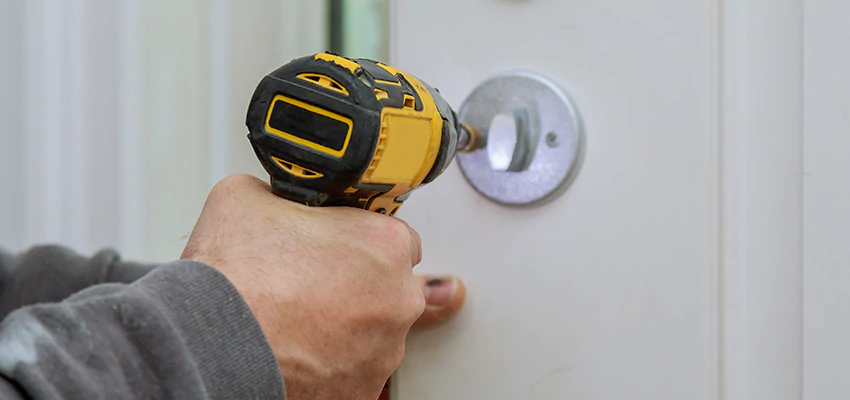 Street Locksmith For Smart Lock Repair in Woodstock, IL